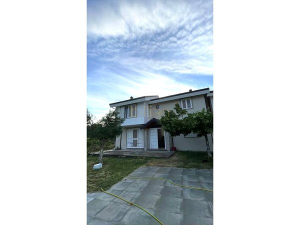 Tirane, shitet Vile , 201 m² 210.000 € (Yrshek)