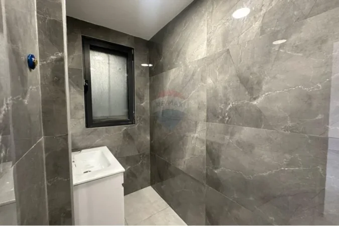 Tirane, jepet me qera ambjent biznesi , 200 m² 2.500 € (21 Dhjetori)