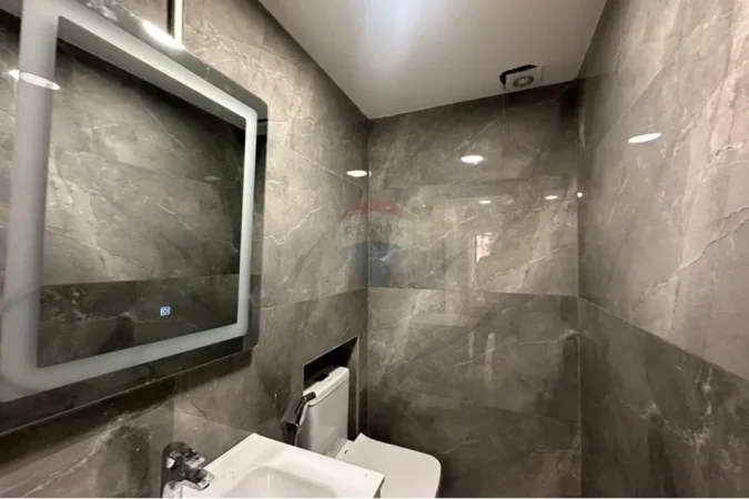 Tirane, jepet me qera ambjent biznesi , 200 m² 2.500 € (21 Dhjetori)