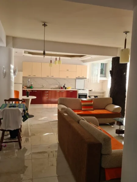 Tirane, jepet me qera apartament 2+1 Kati 1, 90 m² 400 € (Qytet Studenti)