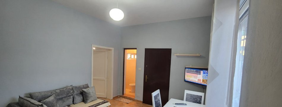 Tirane, jepet me qera Vile 1+1+Ballkon Kati 1, 75 m² 400 € (siri kodra)
