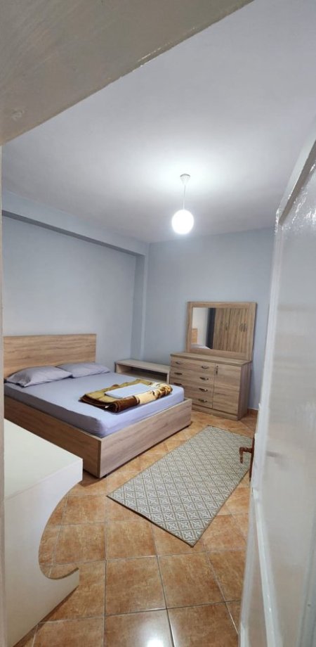 Tirane, jepet me qera Vile 1+1+Ballkon Kati 1, 75 m² 400 € (siri kodra)