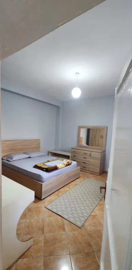 Tirane, jepet me qera Vile 1+1+Ballkon Kati 1, 75 m² 400 € (siri kodra)
