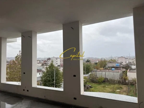 Tirane, jepet me qera ambjent biznesi Kati 2, 300 m² 800 € (PASKUQAN)