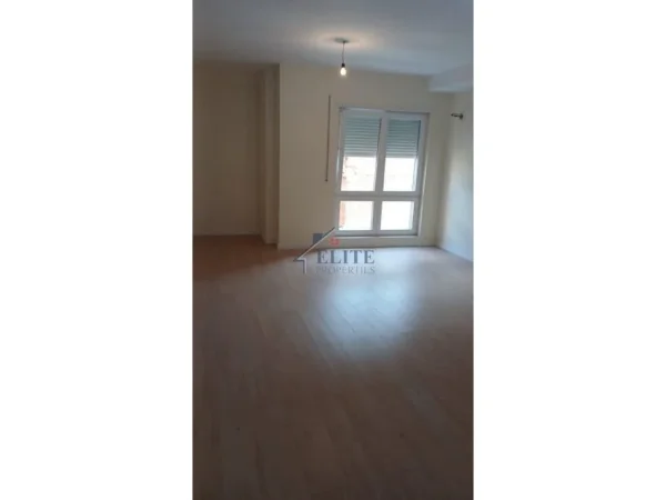 Tirane, jepet me qera zyre Kati 3, 78 m² 620 € (Hoxha Tahsim)