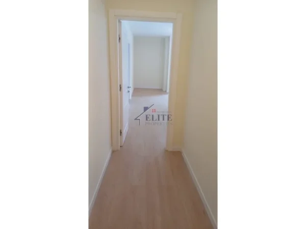 Tirane, jepet me qera zyre Kati 3, 78 m² 620 € (Hoxha Tahsim)