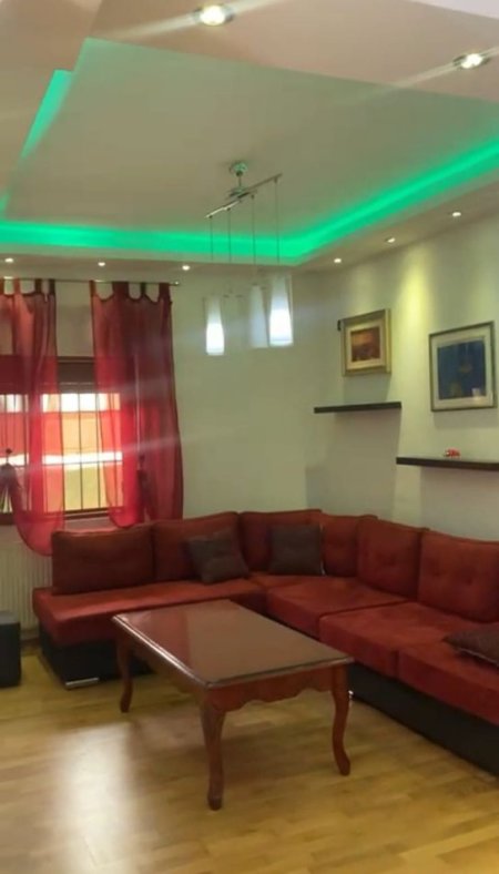 Tirane, jepet me qera apartament 2+1 Kati 1, 80 m² 500 € (jordan misja)