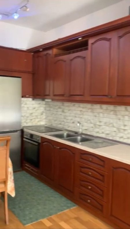 Tirane, jepet me qera apartament 2+1 Kati 1, 80 m² 500 € (jordan misja)
