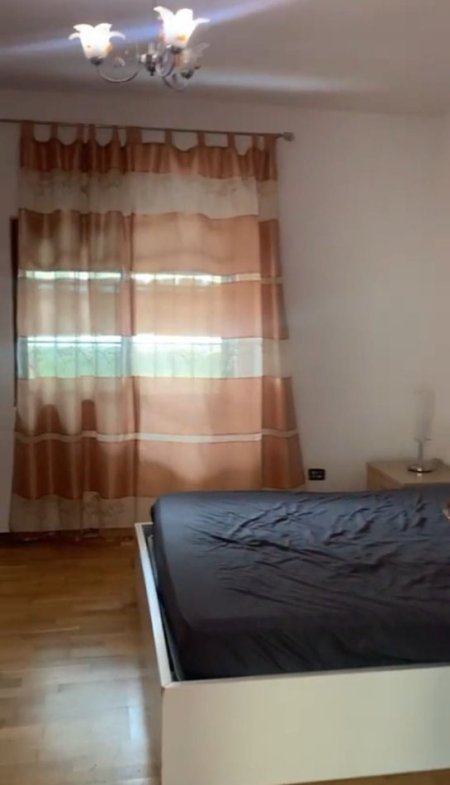 Tirane, jepet me qera apartament 2+1 Kati 1, 80 m² 500 € (jordan misja)
