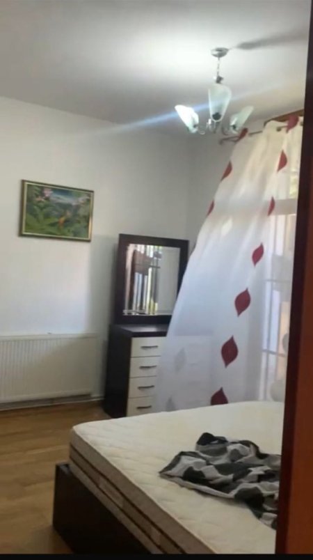 Tirane, jepet me qera apartament 2+1 Kati 1, 80 m² 500 € (jordan misja)