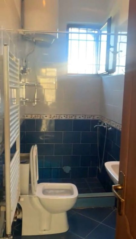 Tirane, jepet me qera apartament 2+1 Kati 1, 80 m² 500 € (jordan misja)