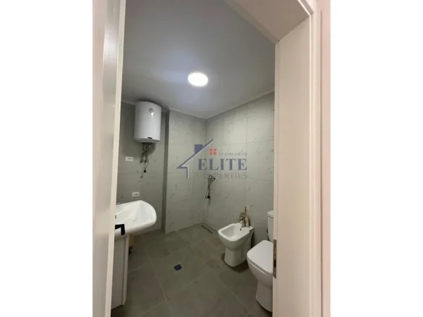Tirane, shitet apartament 2+1 Kati 4, 86 m² 133.000 € (Astir)