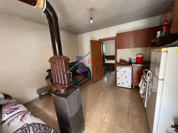 Tirane, shitet apartament 1+1 Kati 1, 37 m² 35.000 € (Kombinat)