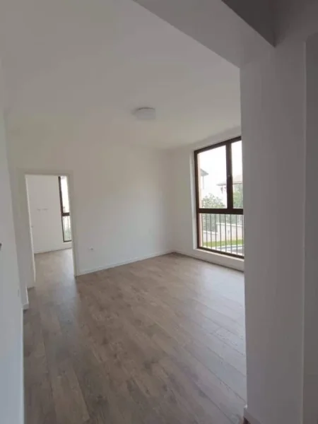 Tirane, jepet me qera Vile 3 Katshe Kati 1, 540 m² 3.000 € (rruga 3 Vellezerit Kondi)