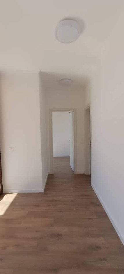 Tirane, jepet me qera Vile 3 Katshe Kati 1, 540 m² 3.000 € (rruga 3 Vellezerit Kondi)