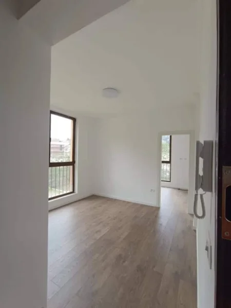 Tirane, jepet me qera Vile 3 Katshe Kati 1, 540 m² 3.000 € (rruga 3 Vellezerit Kondi)