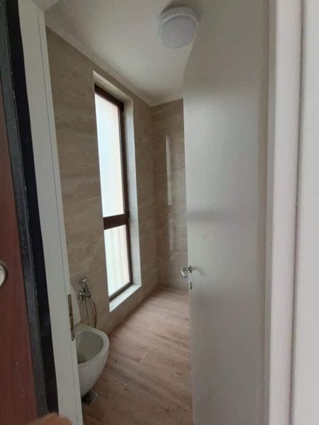 Tirane, jepet me qera Vile 3 Katshe Kati 1, 540 m² 3.000 € (rruga 3 Vellezerit Kondi)