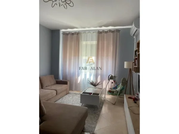Tirane, shitet apartament 1+1 Kati 1, 82 m² 103.000 € (FRESKU)