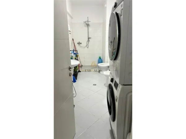 Tirane, shitet apartament 1+1 Kati 1, 82 m² 103.000 € (FRESKU)