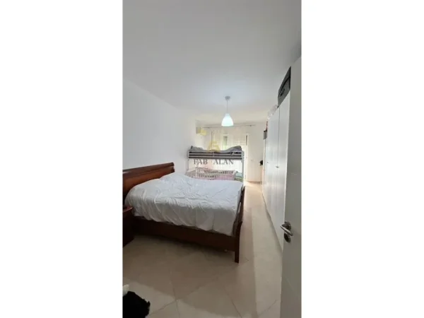 Tirane, shitet apartament 1+1 Kati 1, 82 m² 103.000 € (FRESKU)