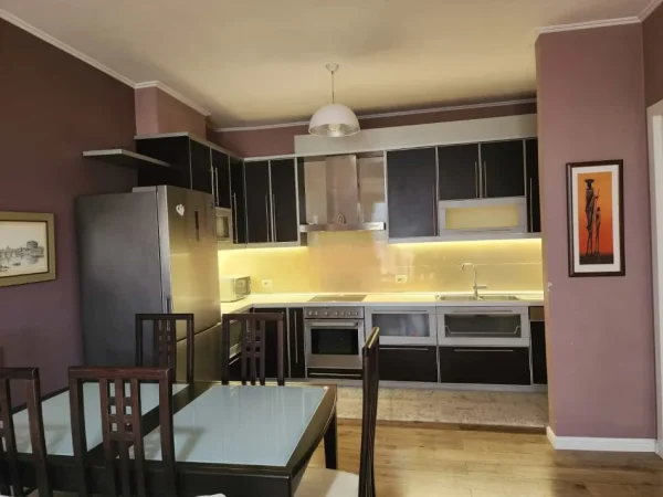 Tirane, jepet me qera apartament 2+1+Ballkon Kati 2, 100 m² 600 € (astir)