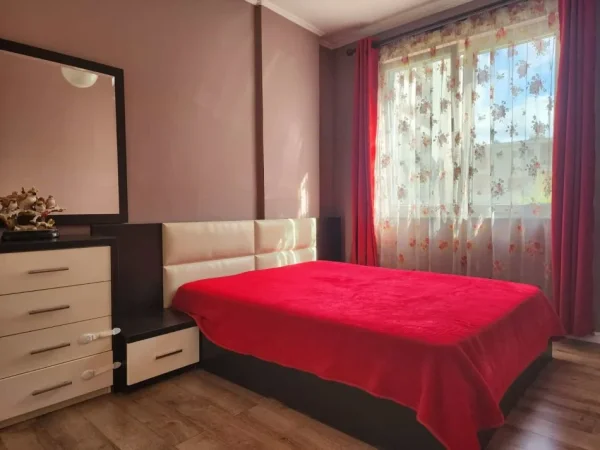 Tirane, jepet me qera apartament 2+1+Ballkon Kati 2, 100 m² 600 € (astir)