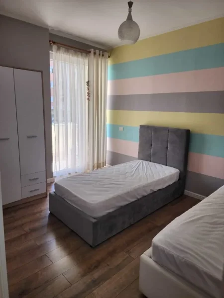 Tirane, jepet me qera apartament 2+1+Ballkon Kati 2, 100 m² 600 € (astir)