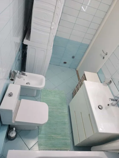 Tirane, jepet me qera apartament 2+1+Ballkon Kati 2, 100 m² 600 € (astir)