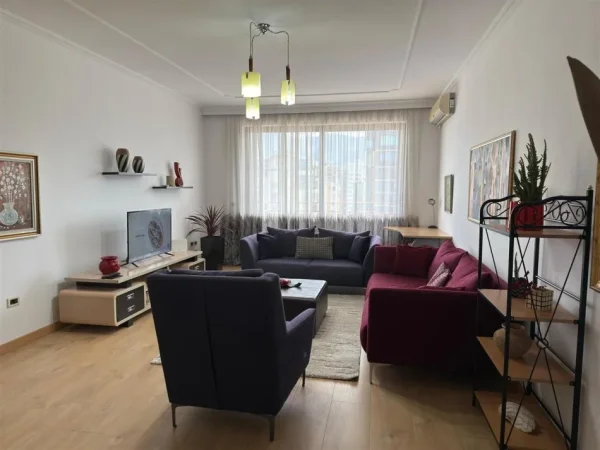 Super Apartament 2+1+2 me qera ne bllok (800 Euro)