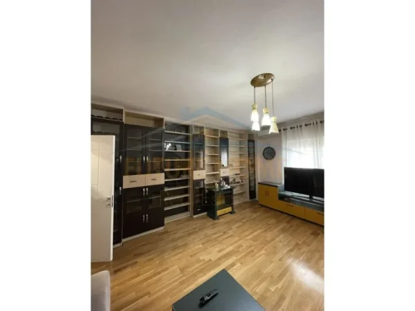 Tirane, shitet apartament 3+1+Ballkon Kati 6, 150 m² 400.000 € (Shallvaret)