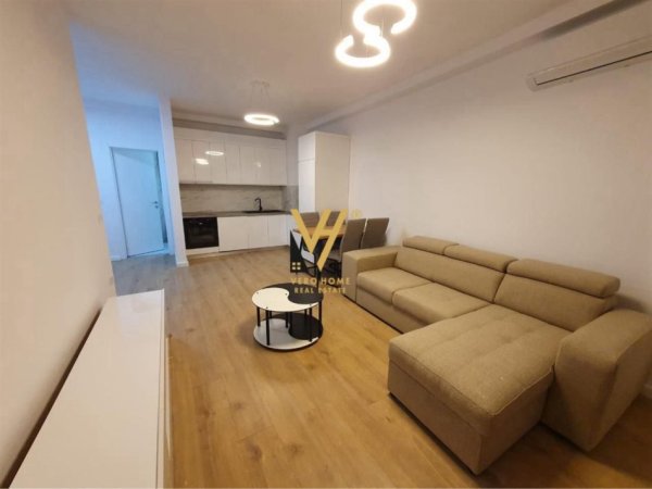 Tirane, jepet me qera apartament 2+1+Ballkon Kati 10, 90 m² 500 € (YZBERISHT)
