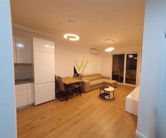 Tirane, jepet me qera apartament 2+1+Ballkon Kati 10, 90 m² 500 € (YZBERISHT)