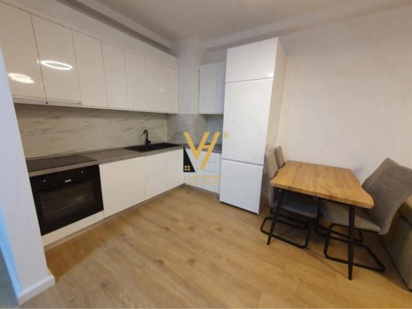 Tirane, jepet me qera apartament 2+1+Ballkon Kati 10, 90 m² 500 € (YZBERISHT)