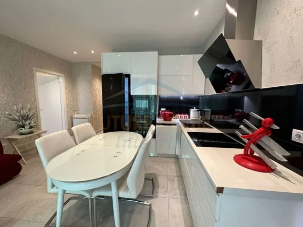 Tirane, jepet me qera apartament 2+1 Kati 19, 90 m² 1.600 € (Stadiumi Air Albania)