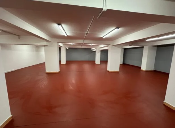 Tirane, shitet ambjent biznesi Kati 0, 386 m² 350.000 € (Shkolla e Kuqe, Tirane)