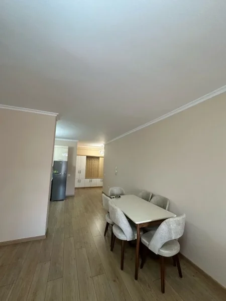 Tirane, jepet me qera apartament 2+1+Aneks+Ballkon Kati 2, 122 m² 900 € (Prane Pavarottit)