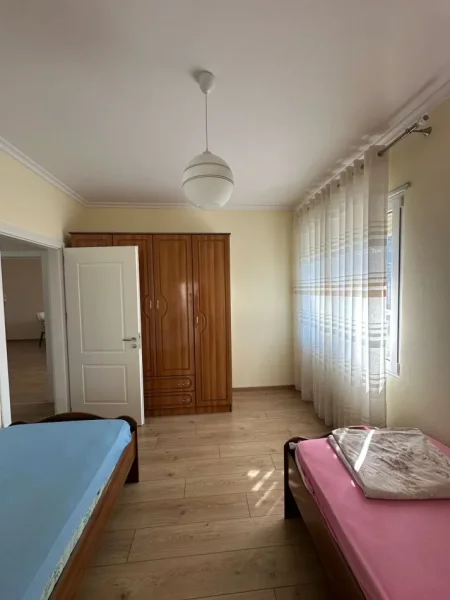Tirane, jepet me qera apartament 2+1+Aneks+Ballkon Kati 2, 122 m² 900 € (Prane Pavarottit)