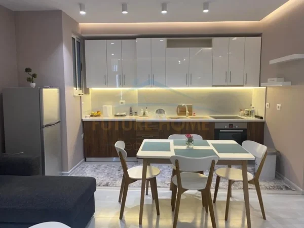 Tirane, jepet me qera apartament 1+1 Kati 8, 71 m² 600 € (Rruga Panorama,Stacioni i Trenit)