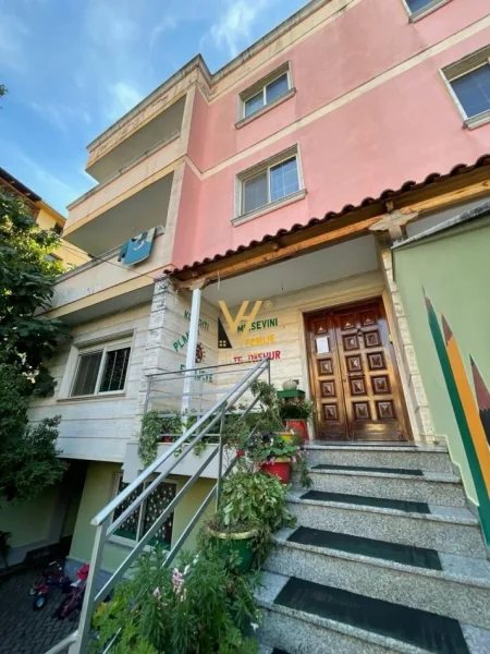Tirane, jepet me qera Vile 5 Katshe Kati 0, 400 m² 2.500 € (BRRYLI)
