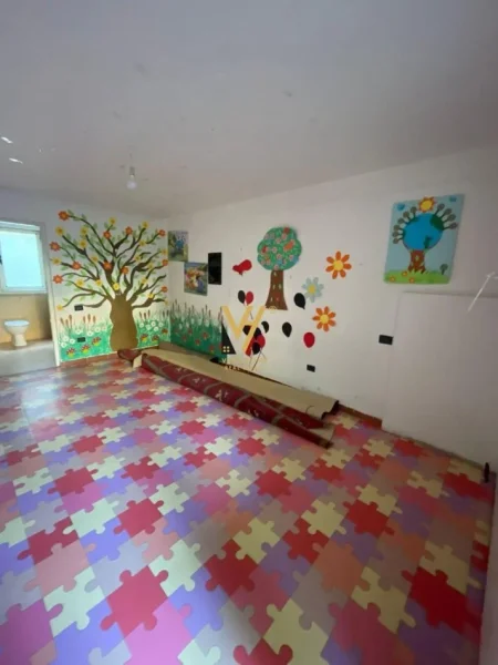 Tirane, jepet me qera Vile 5 Katshe Kati 0, 400 m² 2.500 € (BRRYLI)