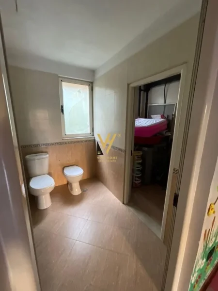 Tirane, jepet me qera Vile 5 Katshe Kati 0, 400 m² 2.500 € (BRRYLI)