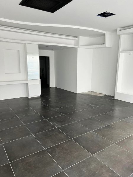 Tirane, jepet me qera dyqan Kati 0, 60 m² 800 € (ali demi)