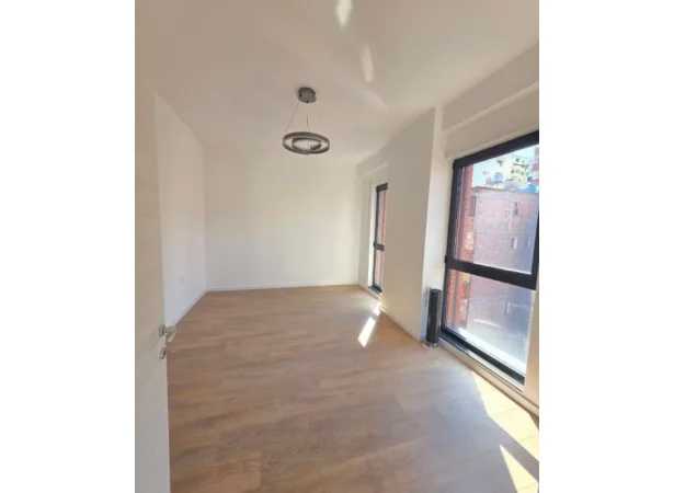 Tirane, jepet me qera ambjent biznesi , 66 m² 650 € (Prane Ish-Ekspozites)