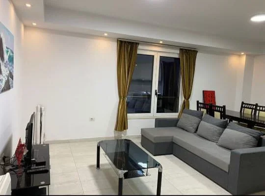 Tirane, jepet me qera apartament 2+1+Ballkon Kati 5, 88 m² 650 € (Vasil Shanto)
