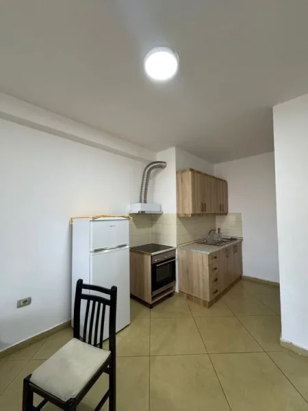 Tirane, jepet me qera apartament 1+1+Ballkon Kati 5, 90 m² 450 € (Astir)