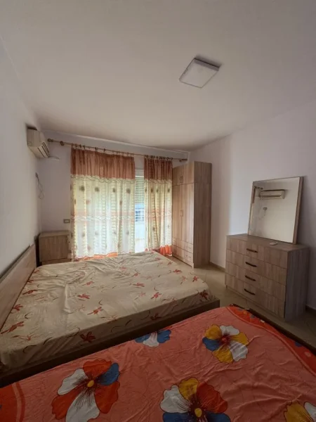 Tirane, jepet me qera apartament 1+1+Ballkon Kati 5, 90 m² 450 € (Astir)
