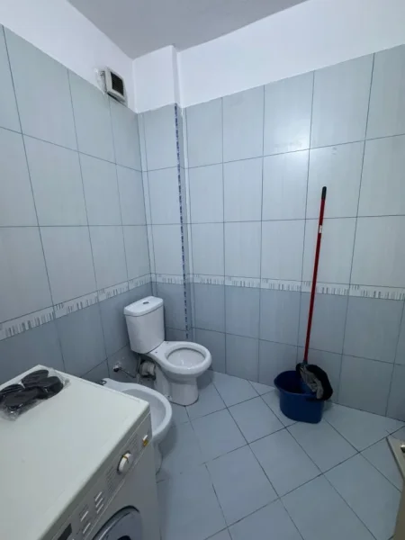 Tirane, jepet me qera apartament 1+1+Ballkon Kati 5, 90 m² 400 € (Astir Pallati i Bar Oslos)