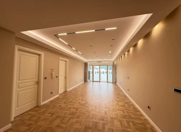 Tirane, jepet me qera ambjent biznesi Kati 5, 120 m² 1.800 € (Ambasador 1)