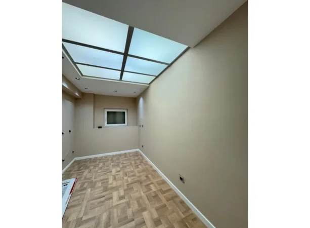 Tirane, jepet me qera ambjent biznesi Kati 5, 120 m² 1.800 € (Ambasador 1)