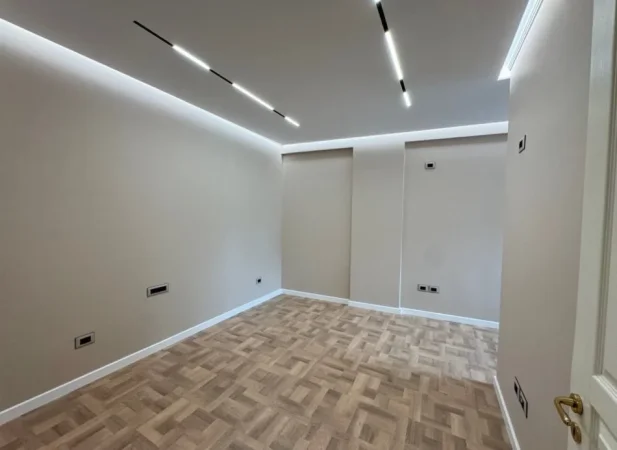 Tirane, jepet me qera ambjent biznesi Kati 5, 120 m² 1.800 € (Ambasador 1)